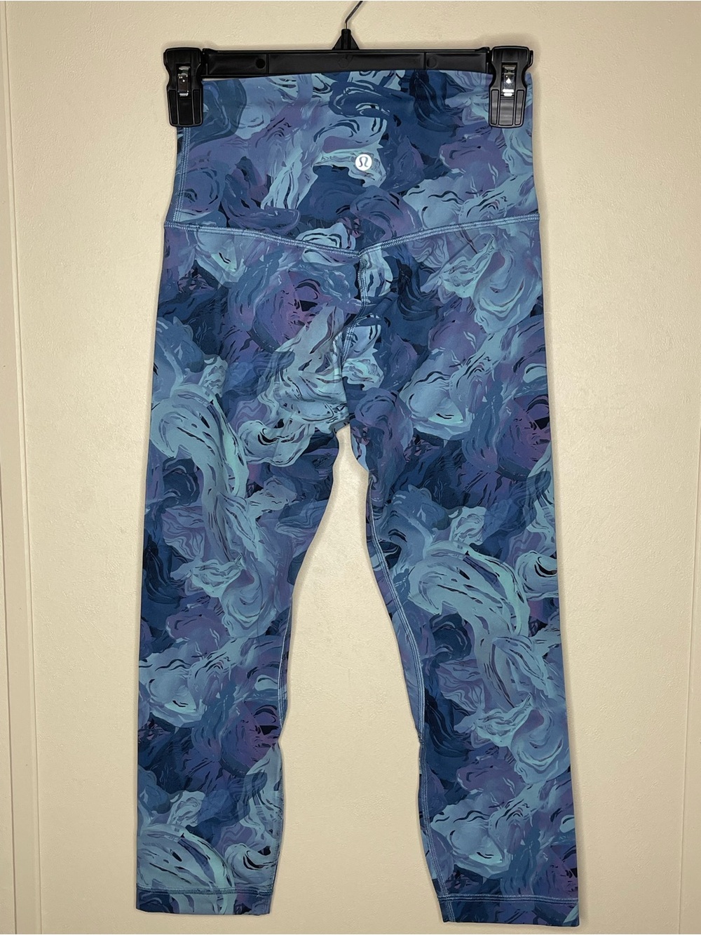 Lululemon HR Align 21” cropped leggings EUC Size 4